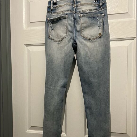 Ripped Jeans   - Picture 2 of 3